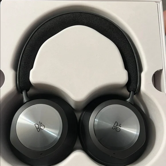 Bang & Olufsen wireless gaming Black Headphones - Picture 6 of 8